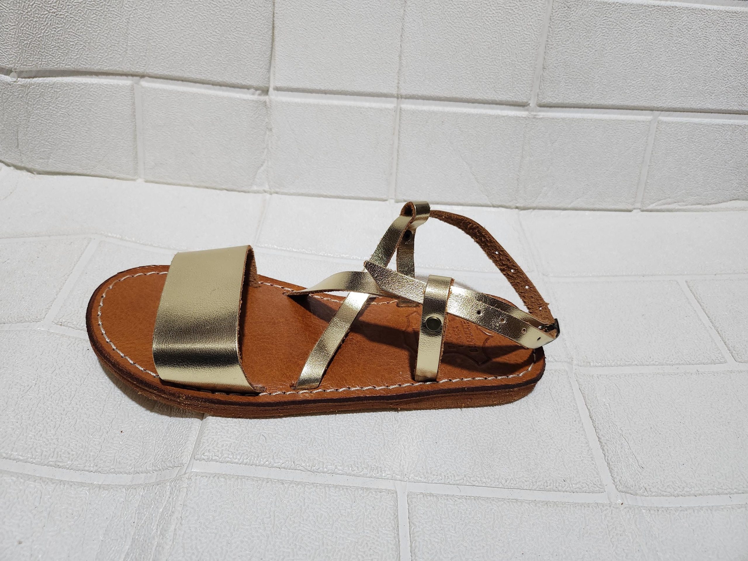 Gold Leather Moroccan Sandals – Handmade Summer Shoes For Women – Crisscross Flat Sandals With Ankle Strap – Boho Chic Comfy Slides –